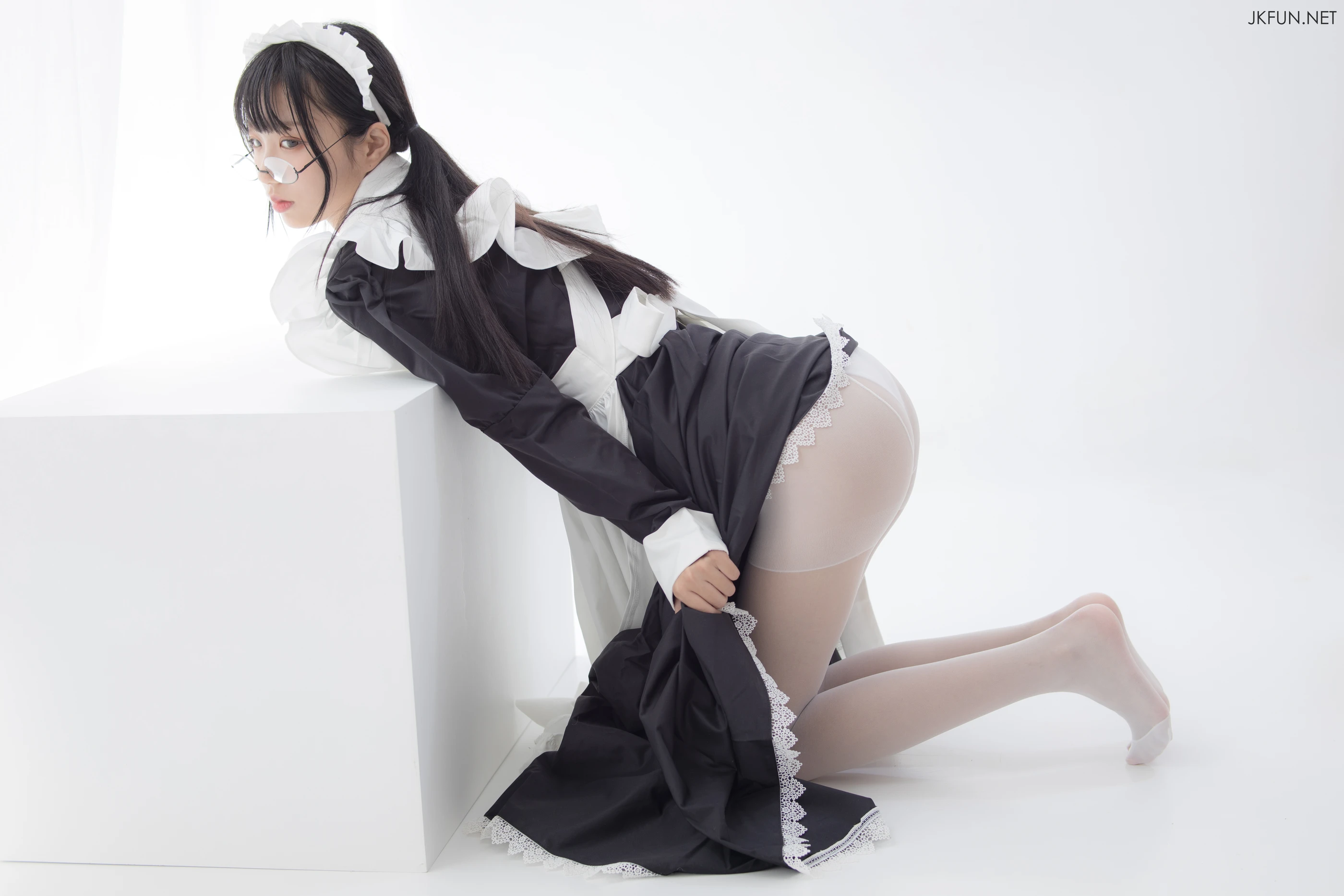 森萝财团 [JKFUN-017] 眼镜白丝女仆 [127P 1V]插图1